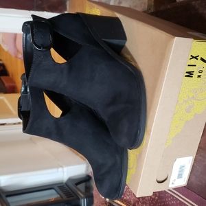 Mix No. 6 cut out bootie